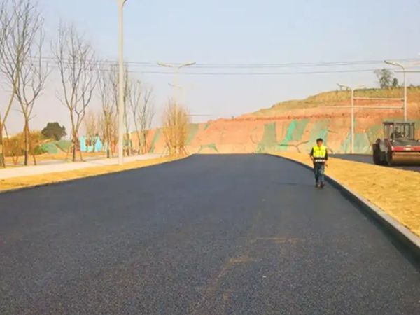 海盐沥青混泥土道路铺设