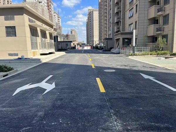 海盐小区道路终极抉择：透水砖 vs 透水沥青实测性能报告（2025业主决策指南）
